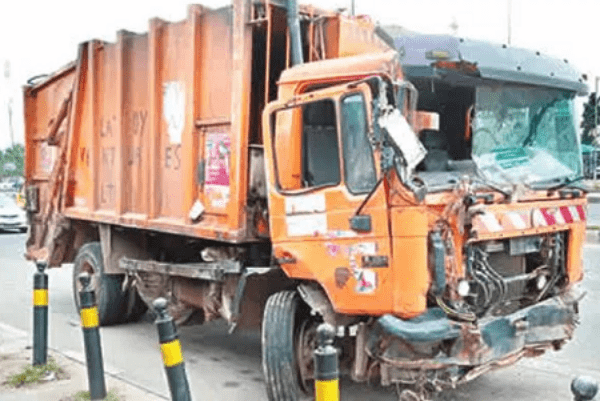 lawma-truck-driving-against-traffic-collides-with-a-van-in-oshodi