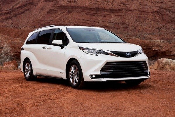 all-new-2021-toyota-sienna-minivan