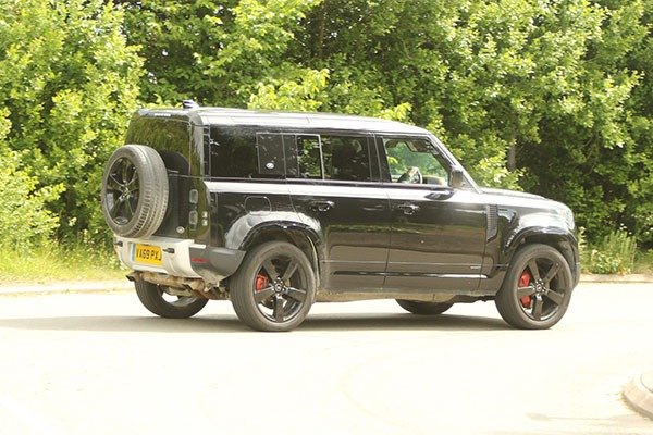 2022 Land Rover Defender SVR With 500Hp V8 Engine Spied