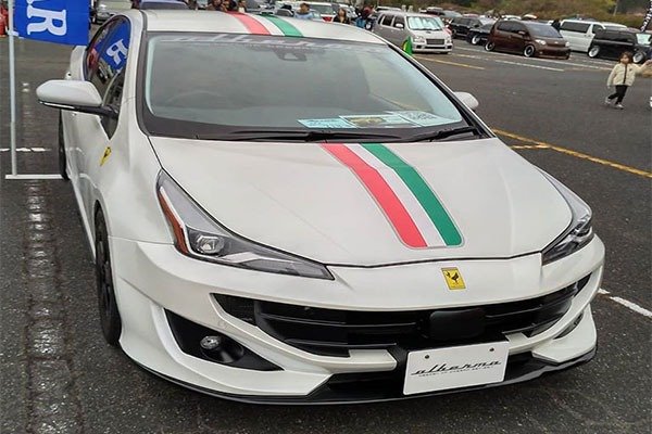 See As This Toyota Prius Is Transformed Into A Ferrari FF