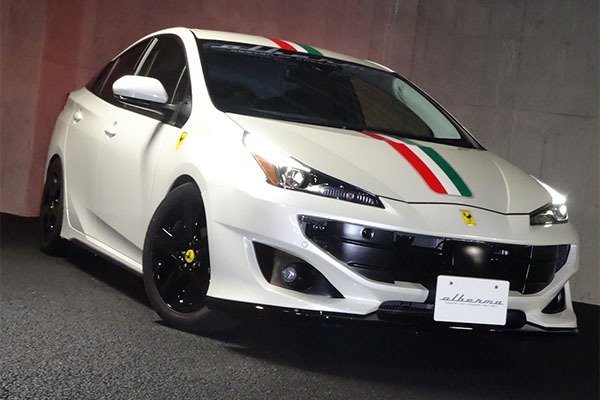 See As This Toyota Prius Is Transformed Into A Ferrari FF