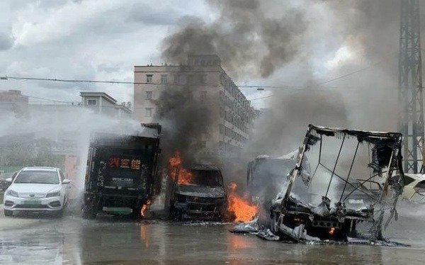 fire-consumed-5-vehicles-charging-station-china