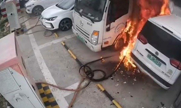 fire-consumed-5-vehicles-charging-station-china