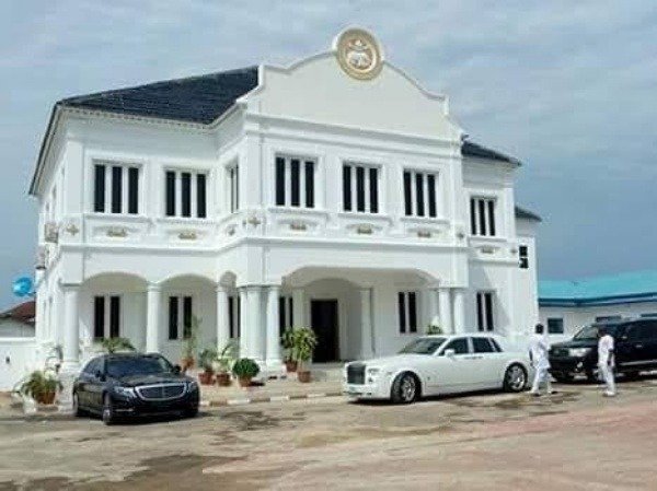 luxury-cars-in-ooni-of-ifes-garage