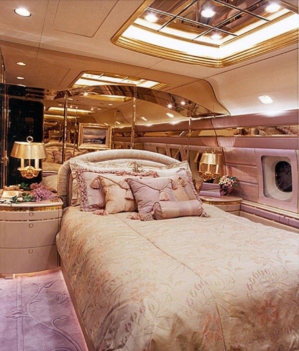 inside-roman-abramovichs-luxury-private-jet-bandit