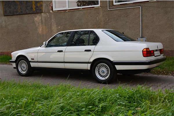 Check Out This Immaculate Conditioned 1992 BMW 7-Series