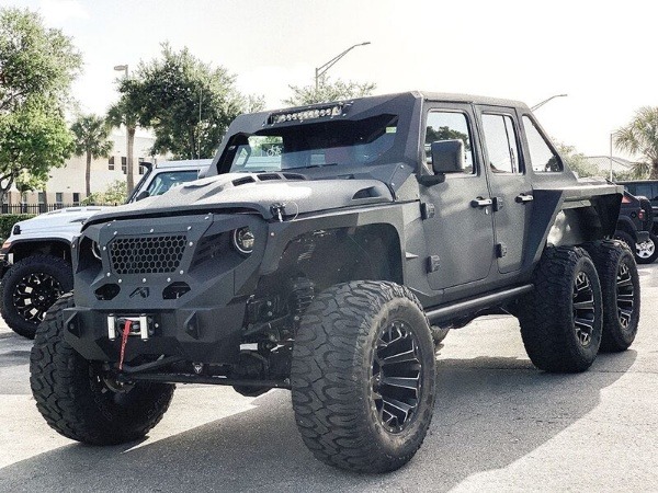 baseball-player-aroldis-chapman-6-wheel-jeep