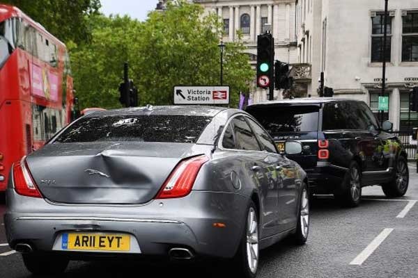 boris johnson car crash autojosh