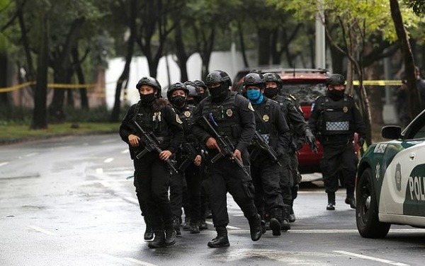 bulletproof-car-saves-mexicos-police-chief-after-dozens-of-assassins-attacked-his-convoy