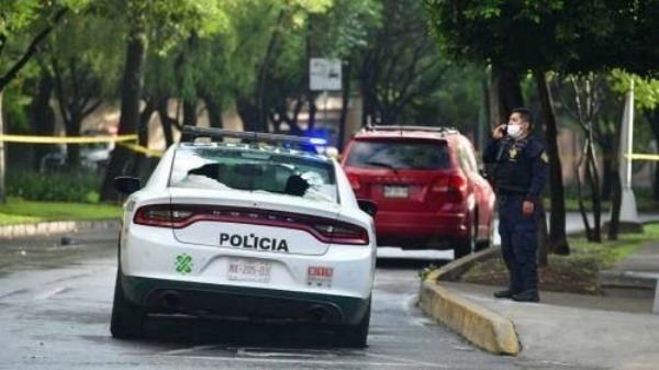 bulletproof-car-saves-mexicos-police-chief-after-dozens-of-assassins-attacked-his-convoy