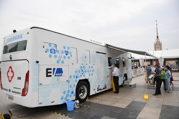 covid-19 mobile testing vehicles in Bejing China