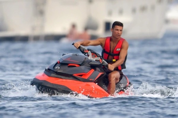 cristiano-ronaldo-yacht-africa-i