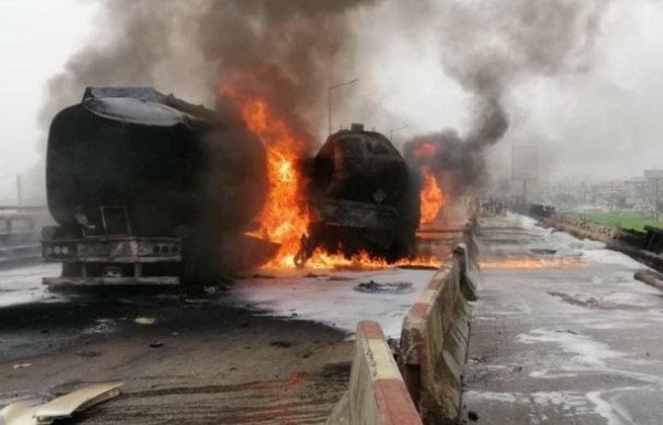 massive-gridlock-after-three-fully-loaded-fuel-tankers-exploded-on-lagos-ibadan-expressway