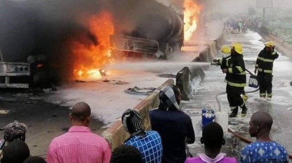 massive-gridlock-after-three-fully-loaded-fuel-tankers-exploded-on-lagos-ibadan-expressway