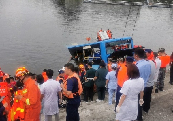 unhappy-driver-deliberately-crashed-a-bus-into-lake-after-his-house-was-demolished