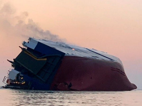 capsized-cargo-ship-with-4200-hyundai-cars-aboard-will-be-cut-into-pieces-with-a-giant-chain