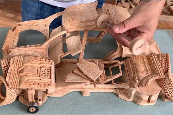 Check Out This Audi Q7 Carved In Wood By Hand