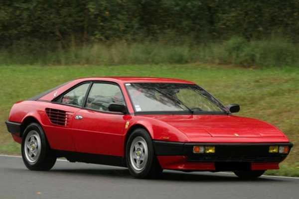 ferrari-mondial-under-amsterdam-river