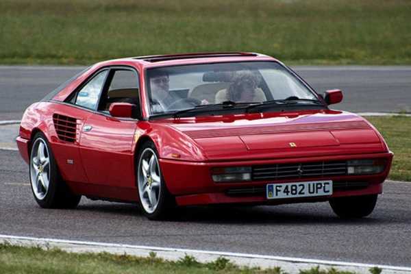 ferrari-mondial-under-amsterdam-river