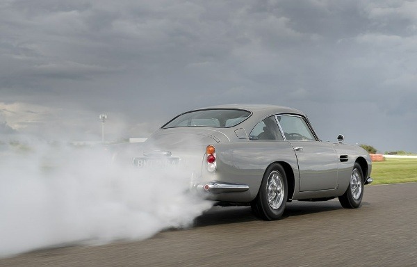 first-replica-goldfinger-aston-martin-db5