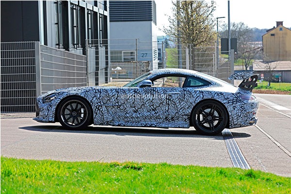 Mercedes-AMG GT R Black Series Teased, Will Output 700Hp