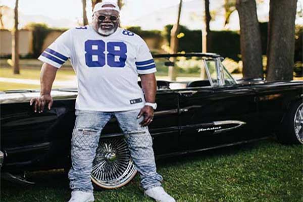 Bishop T. D Jakes Poses With A Vintage Car As He Celebrates Drive-By Birthday