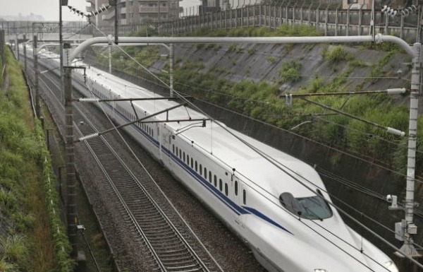 japan-launches-n700s-bullet-train-that-can-transport-passengers-to-safety-during-earthquake