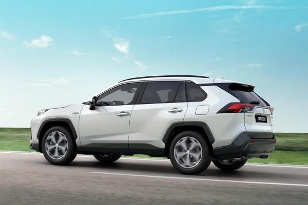 suzuki-across-toyota-rav4-phev-suv