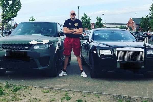 tyson-fury-bumped-into-anthony-joshua-while-driving-his-range-rover