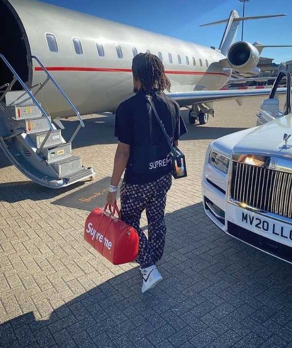 alex-iwobi-flaunts-rolls-royce-cullinan-suv