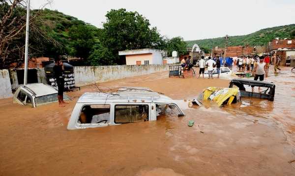 dozens-of-cars-buried-in-mud-in-india-after-heavy-rain-and-landslide