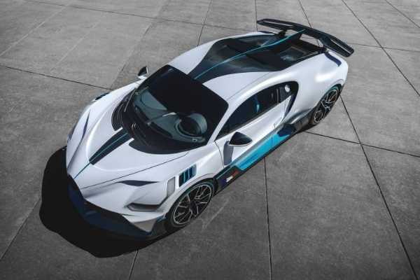 first-deliveries-bugatti-divo-hypercar