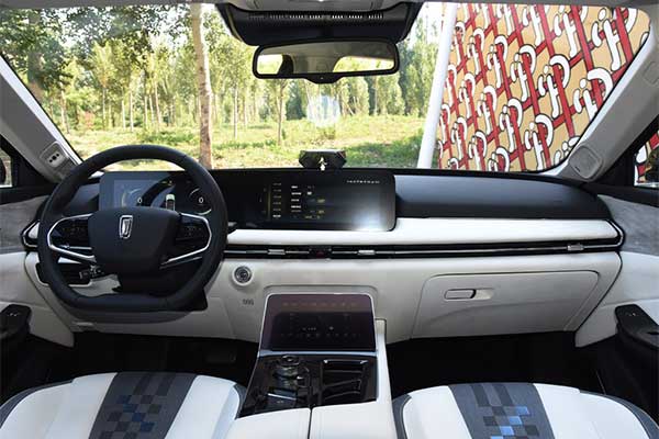 Chinese Electric SUV Comes With 1st Of Its Kind 3D Holographic Assistant