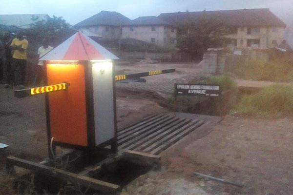 Man Builds Remote-Controlled Gate For His Street In Owerri 