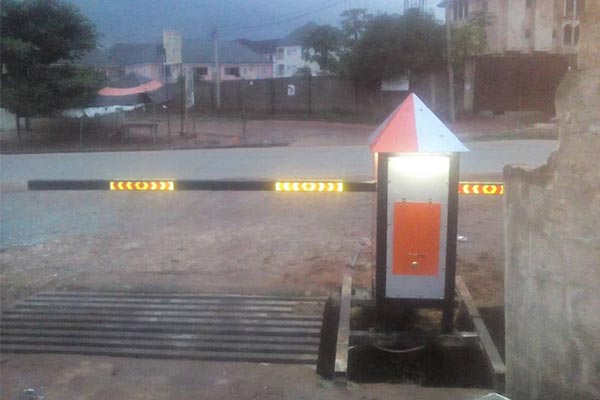 Man Builds Remote-Controlled Gate For His Street In Owerri 