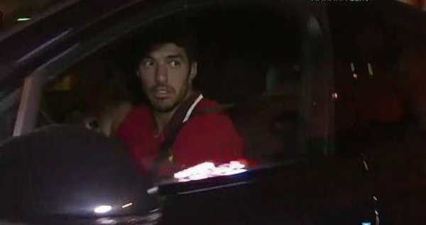 messi-spotted-leaving-restaurant-with-suarez