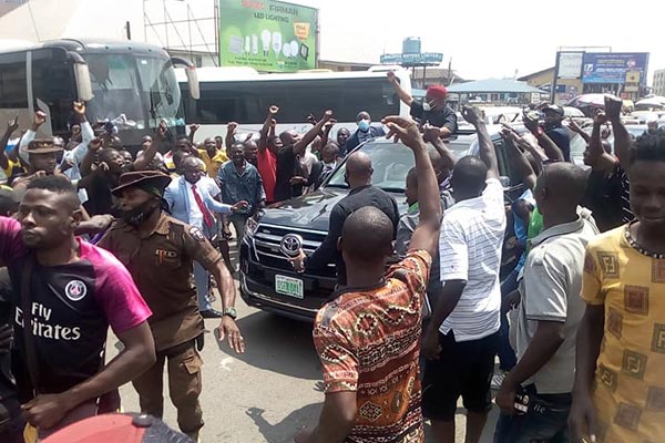 Senator Orji Uzor Kalu Storms Aba With Toyota Land Cruiser And Range Rover Sport