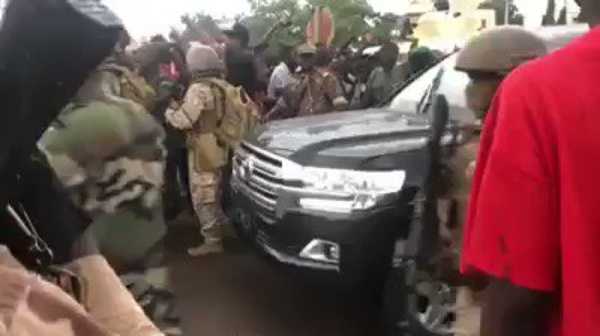 soldiers-arrested-mali-president-ibrahim-boubacar-keita-bulletproof-vehicle