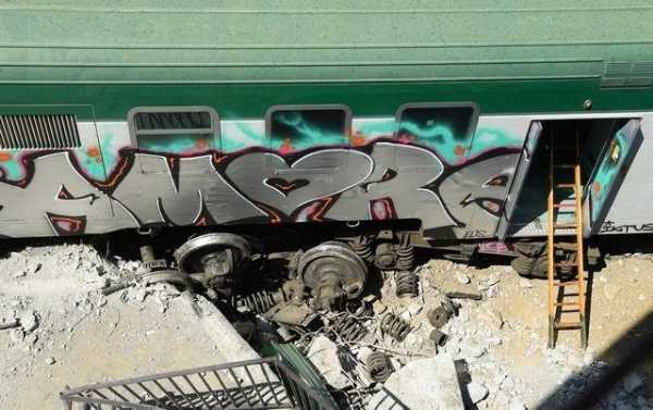 train-derails-in-italy-after-traveling-without-driver-conductor