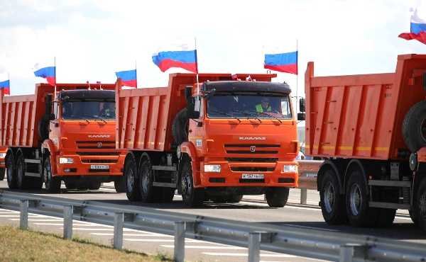 vladimir-putin-drove-himself-aurus-limo-to-test-motorway