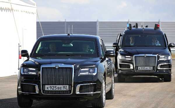 vladimir-putin-drove-himself-aurus-limo-to-test-motorway