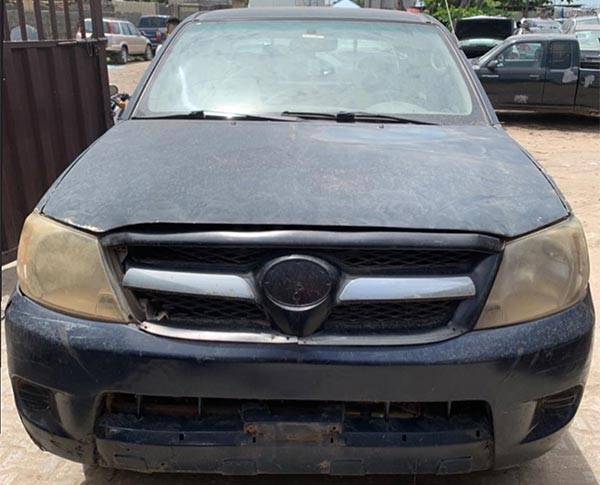 See How Nigerian Converted This Old 2005 Toyota Hilux To 2020 Model