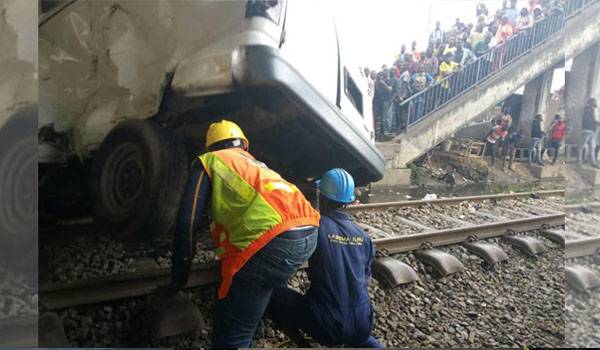 BREAKING: Ford Bus Collides With Moving Train At Oshodi 