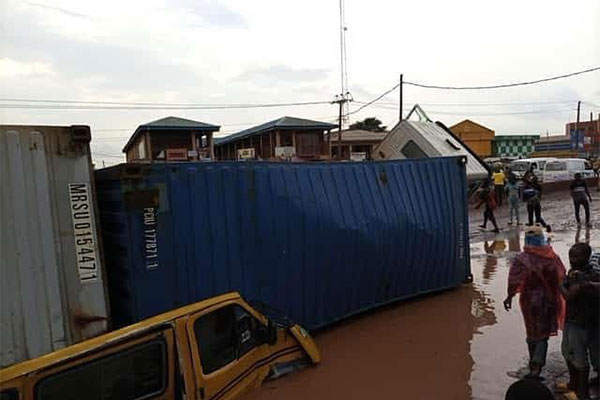 See How This Container Fell And Destroyed Many Vehicles In Ogun State (PHOTOS).