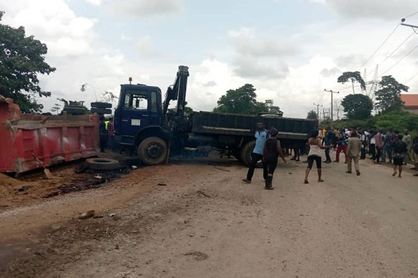 4 Feared Dead As Truck, Commercial And Private Vehicles Collide In Obosi, Anambra. Others Critically Injured