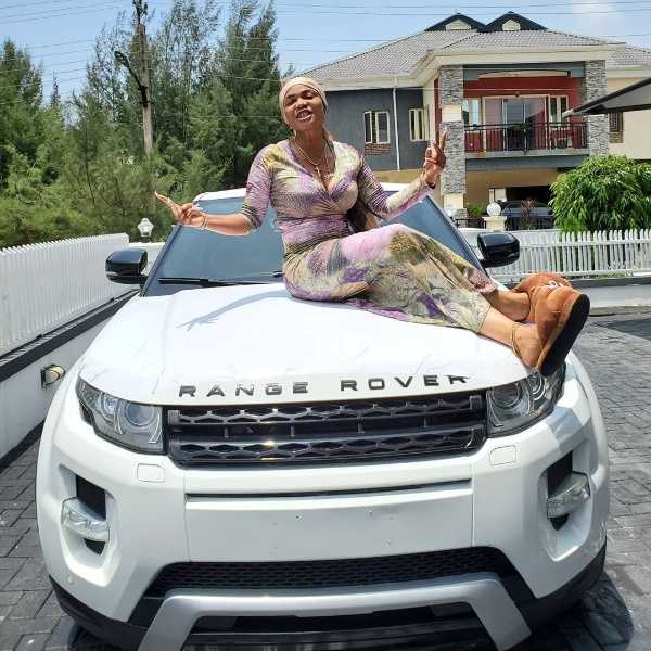 actress-iyabo-ojo-range-rover-gift