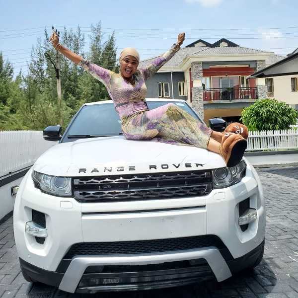 actress-iyabo-ojo-range-rover-gift