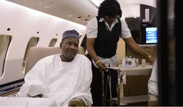 Dangote Posing By His Uncle's Private Jet In The Early 80's (Throwback  PHOTO) - AUTOJOSH