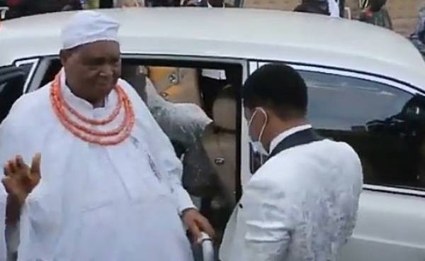 esama-of-benin-chief-igbinedion-celebrate-86th-birthday-rolls-royce