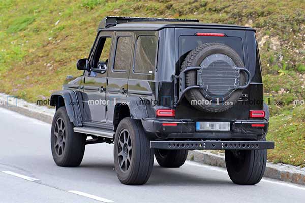 Mercedes-Benz Showcases Spy Photos Of The G-Wagon 4x4